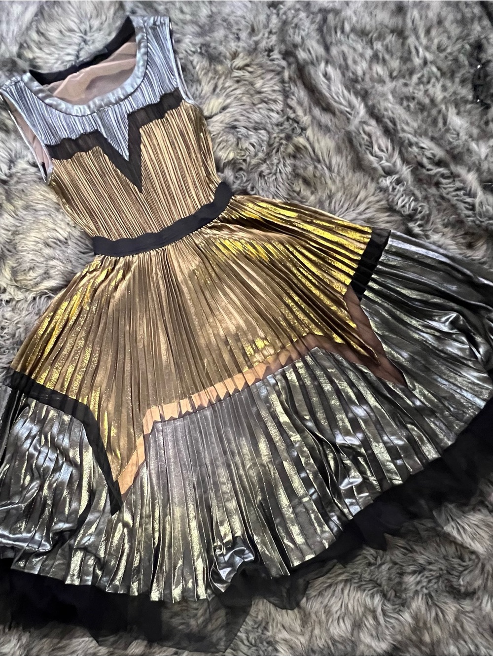 BCBGMaxAzria Metallic Gold and Silver Pleated Midi Dress - Picture 10 of 16